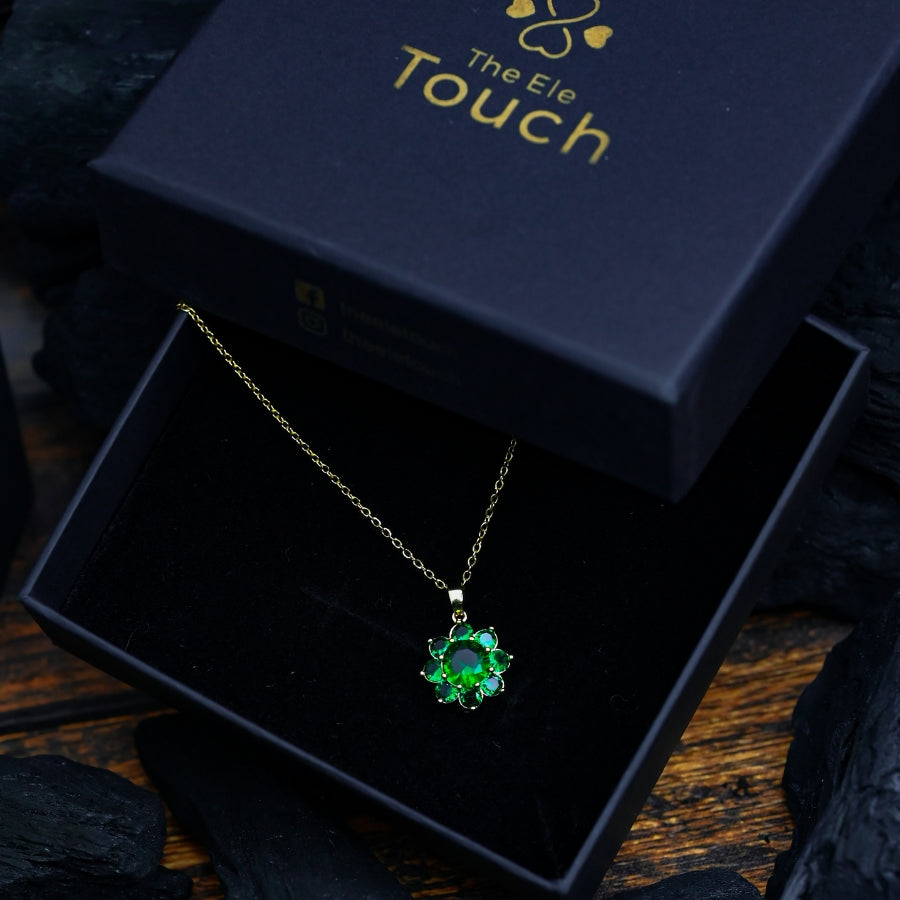 Gold-Plated Green Stone Floral Pendant Necklace – Elegant & Timeless